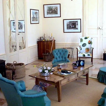 Chateau De Rouvignac Bed & Breakfast